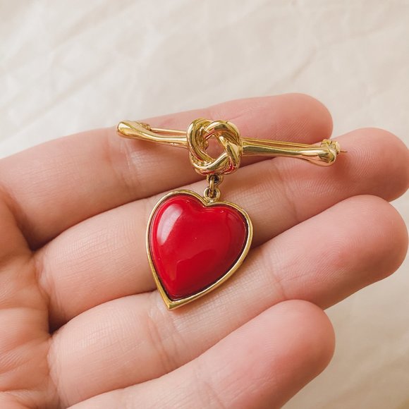 Vintage Retro Cute Red Heart Love Charm Pendant Gold Bar Knot Dangle Brooch Pin - Picture 5 of 7